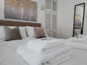Seaside flat with Fireplace fast WIFI FREE parking